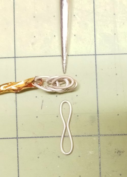 Judy Larson's Double Foxtail Chain - , Wire Jewelry Design, Making Chain, Chain Making , Loops, Wire Loop, Wrapped Wire Loop, the hole should be enlarged with an awl before inserting